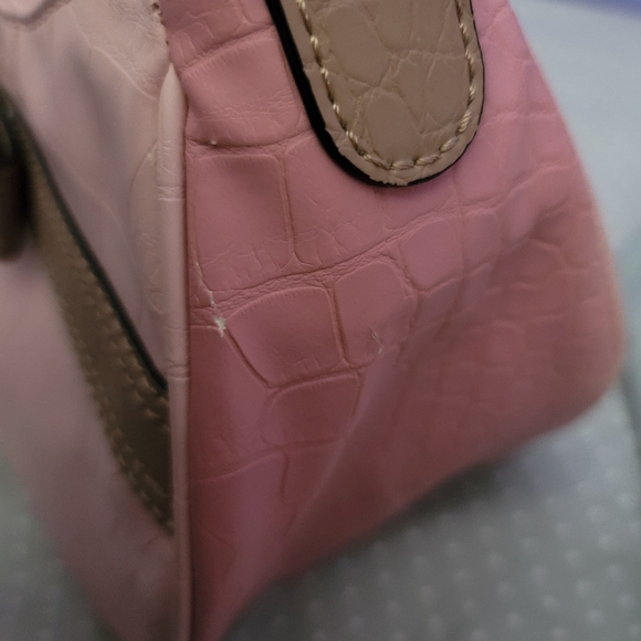 Guess Purse - Picture 8 of 8